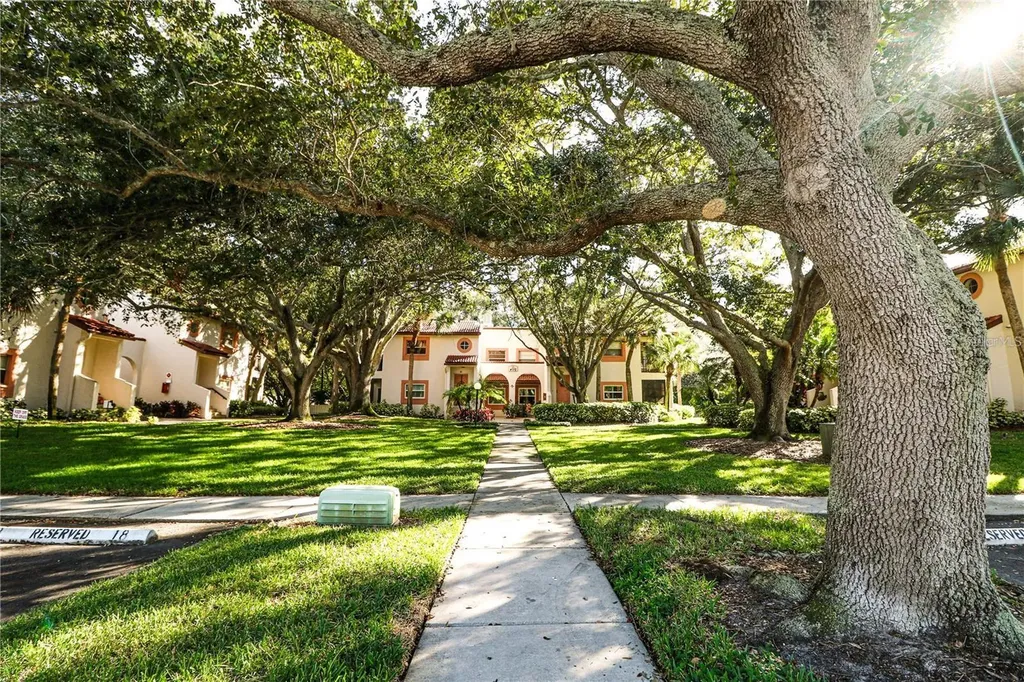 476 Santa Cruz Place NE St Petersburg FL 33703