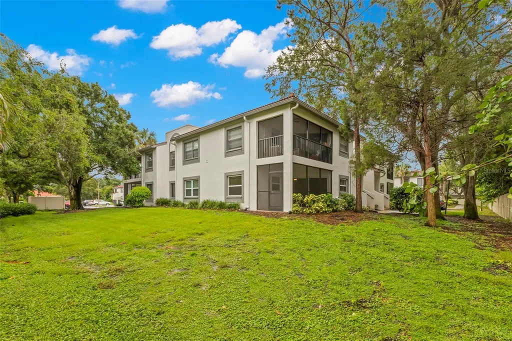 476 Santa Cruz Place NE St Petersburg FL 33703