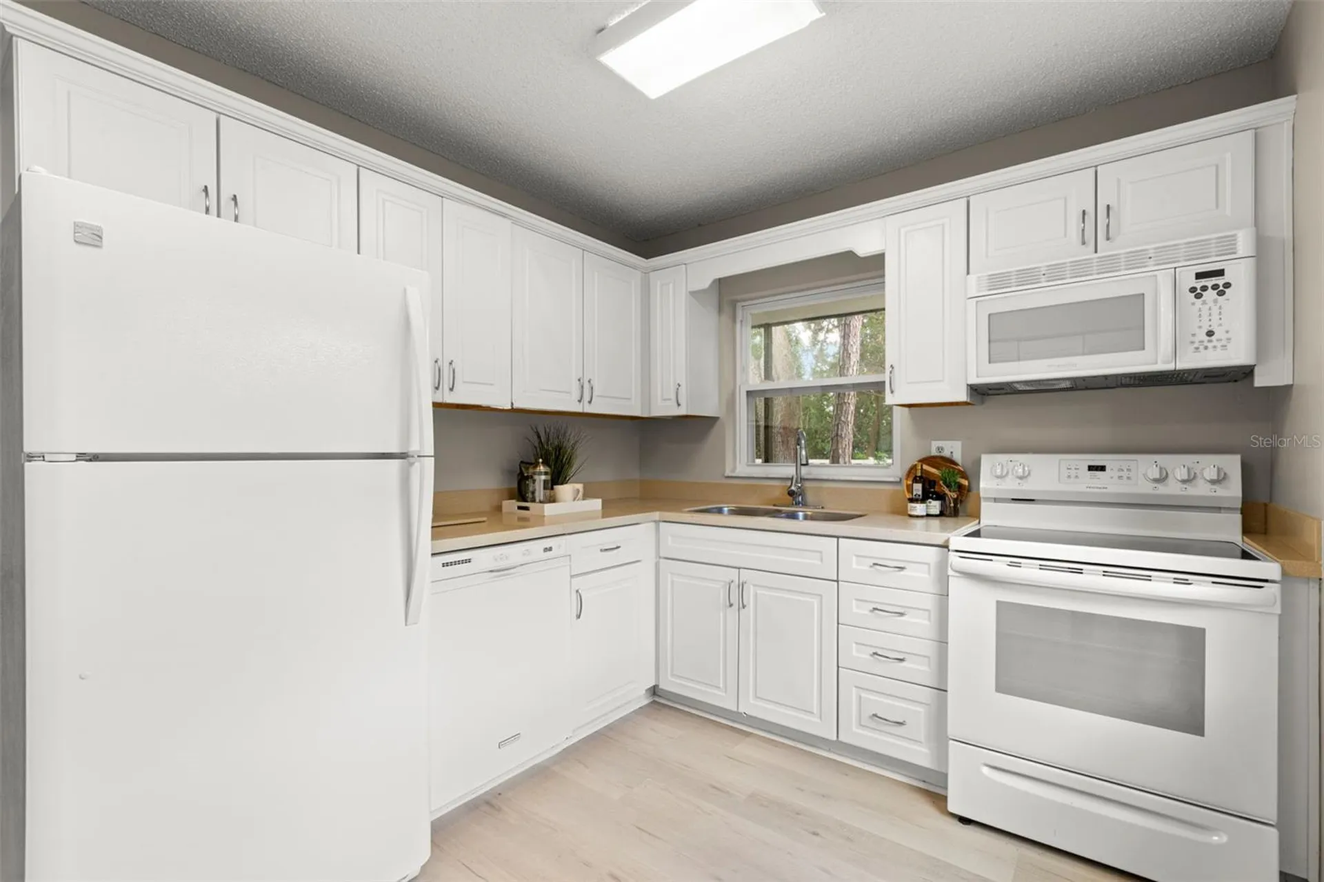 476 Santa Cruz Place NE St Petersburg FL 33703