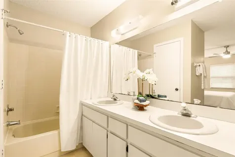 476 Santa Cruz Place NE St Petersburg FL 33703