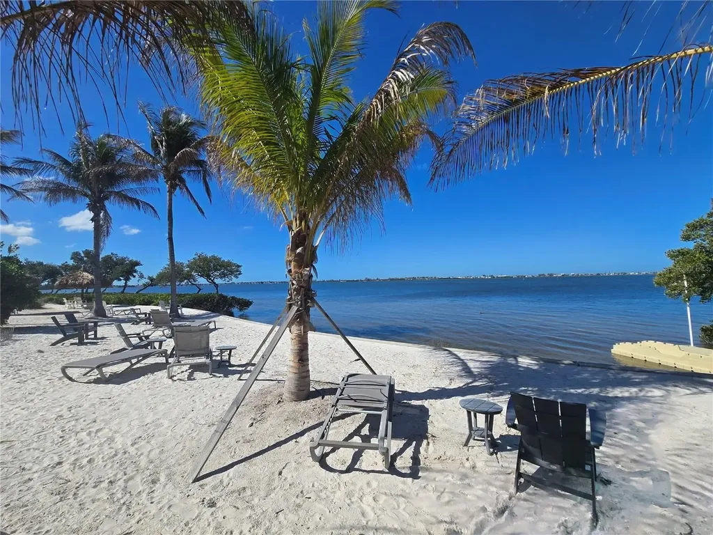 376 Aruba Circle Bradenton FL 34209