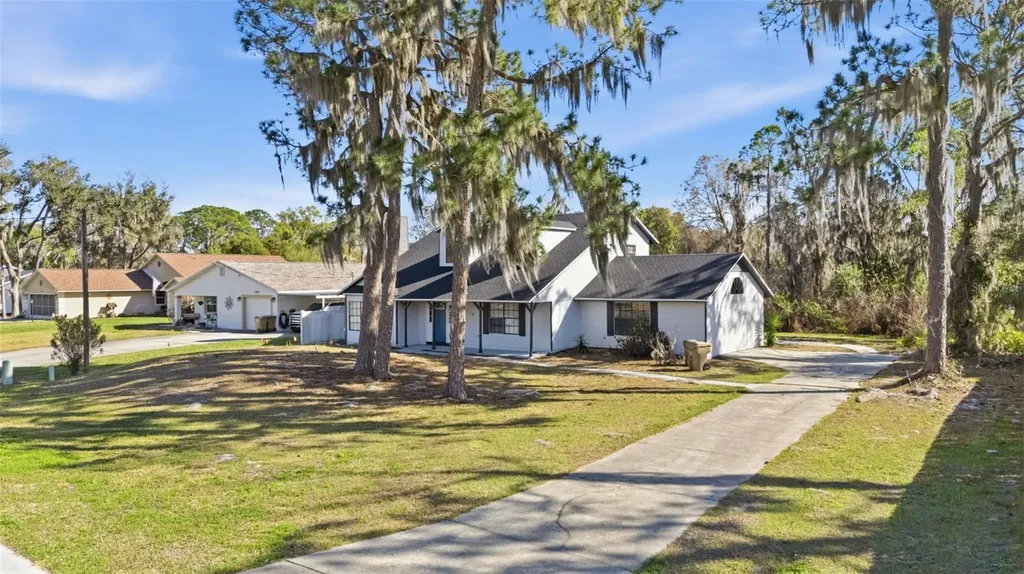 33710 Linda Lane Leesburg FL 34788
