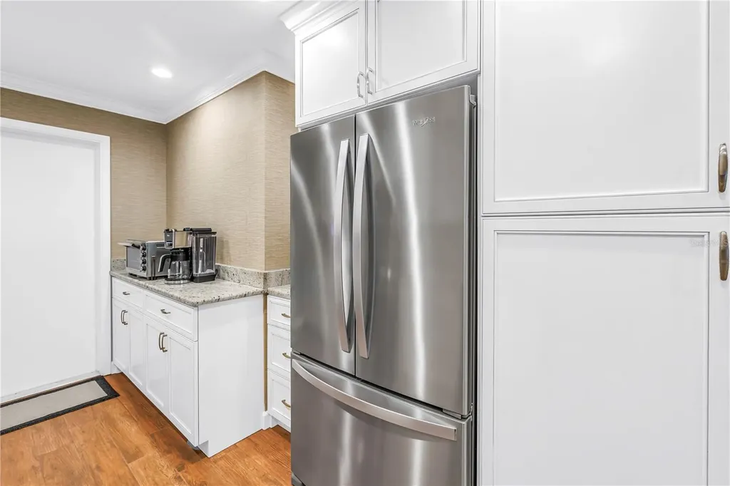 812 Amelia Court NE St Petersburg FL 33702