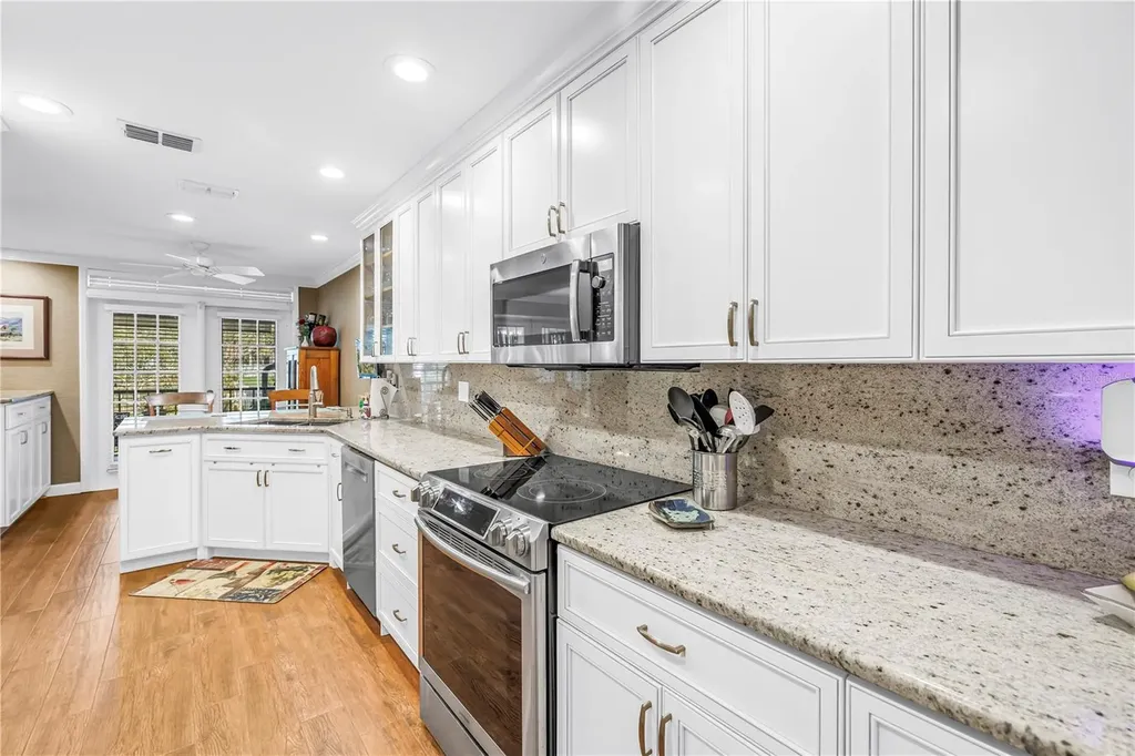 812 Amelia Court NE St Petersburg FL 33702