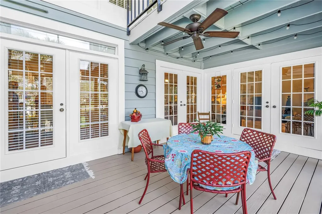 812 Amelia Court NE St Petersburg FL 33702