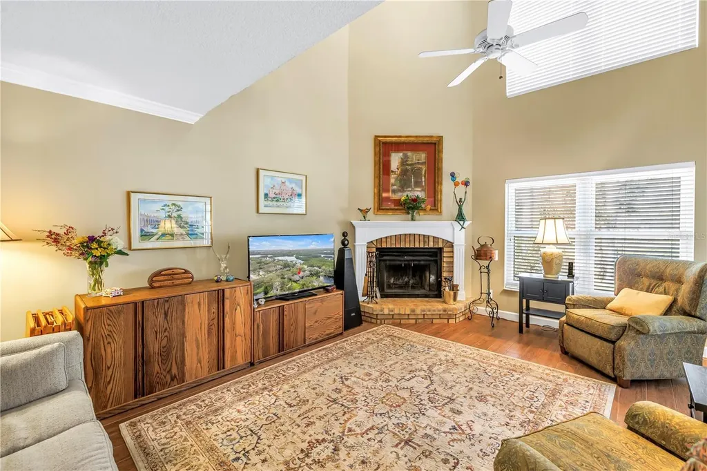 812 Amelia Court NE St Petersburg FL 33702