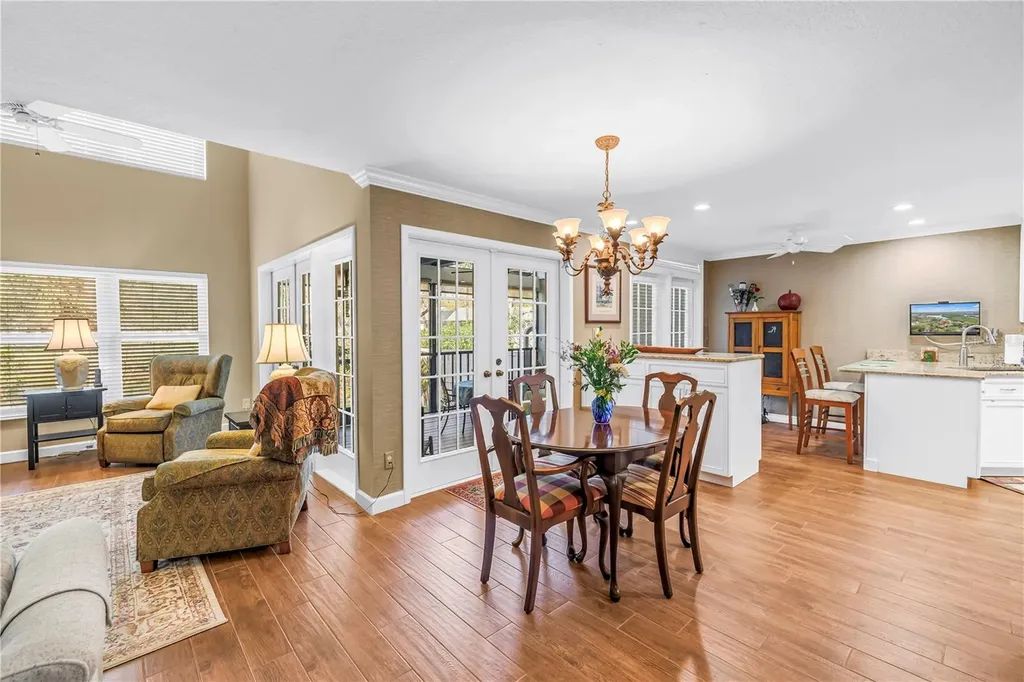 812 Amelia Court NE St Petersburg FL 33702