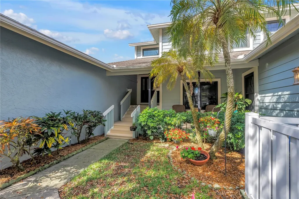 812 Amelia Court NE St Petersburg FL 33702