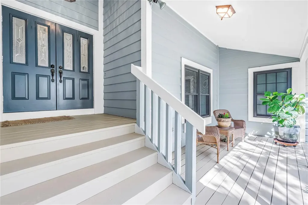 812 Amelia Court NE St Petersburg FL 33702