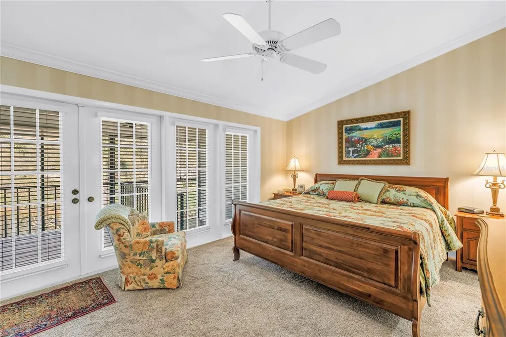 812 Amelia Court NE St Petersburg FL 33702