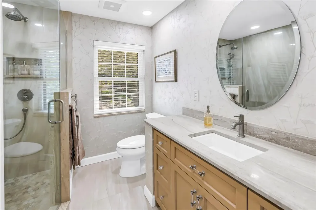 812 Amelia Court NE St Petersburg FL 33702