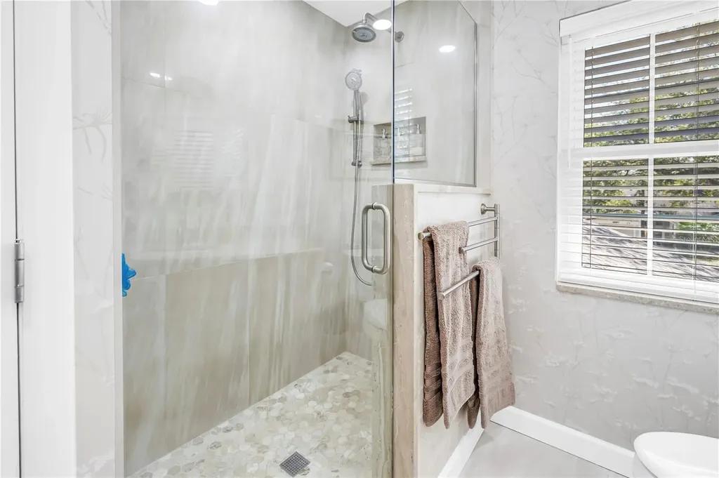 812 Amelia Court NE St Petersburg FL 33702