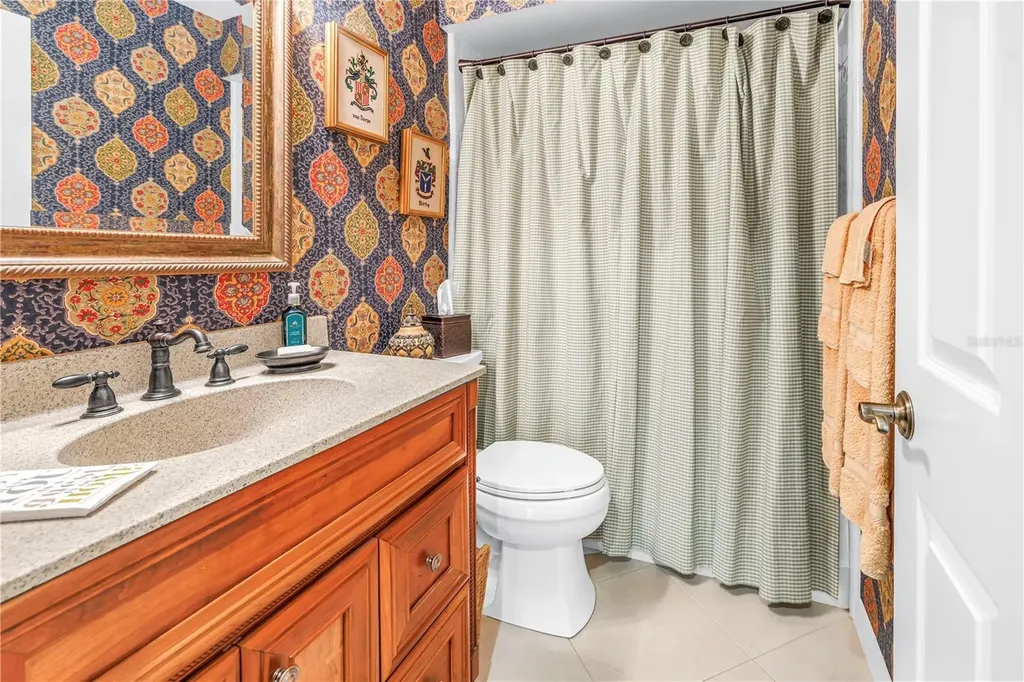 812 Amelia Court NE St Petersburg FL 33702