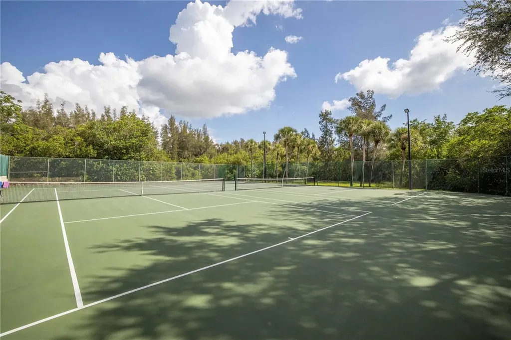 812 Amelia Court NE St Petersburg FL 33702