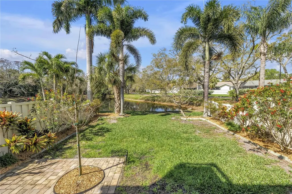 812 Amelia Court NE St Petersburg FL 33702