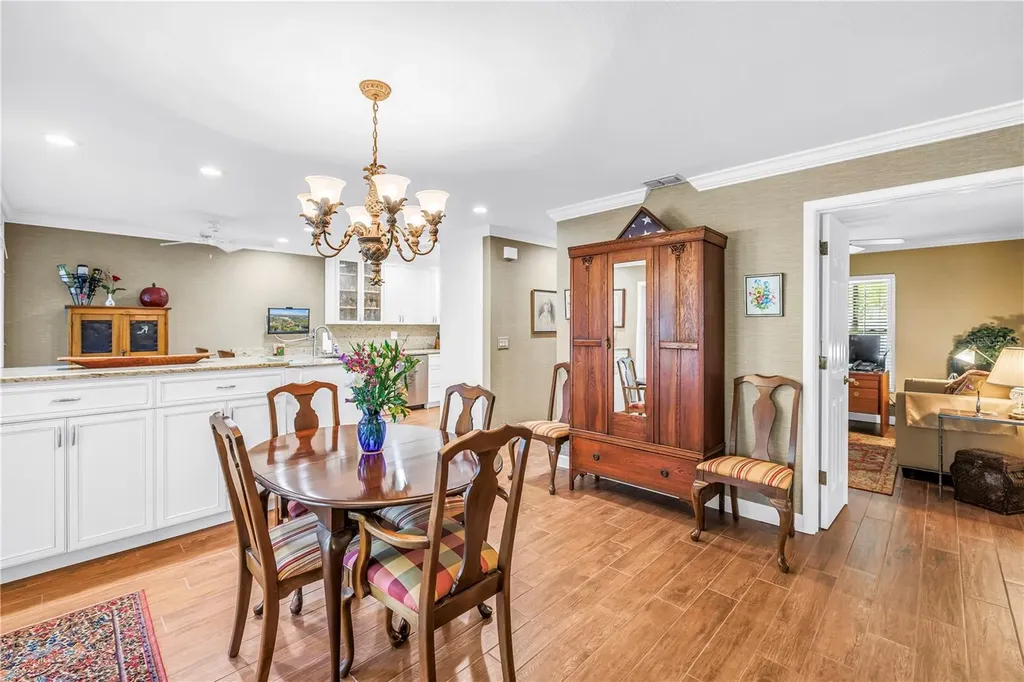 812 Amelia Court NE St Petersburg FL 33702