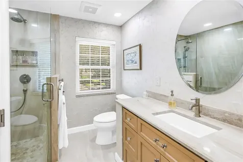 812 Amelia Court NE St Petersburg FL 33702