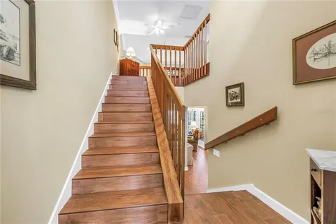 812 Amelia Court NE St Petersburg FL 33702