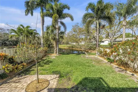 812 Amelia Court NE St Petersburg FL 33702