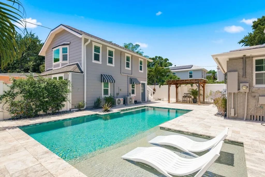 800 18th Avenue N St Petersburg FL 33704