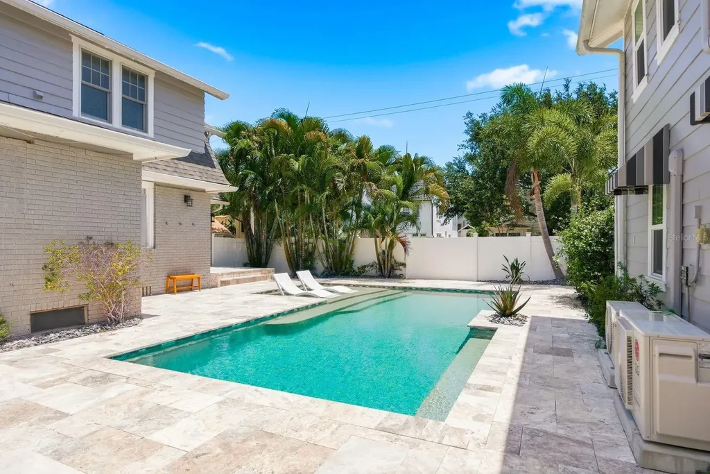 800 18th Avenue N St Petersburg FL 33704