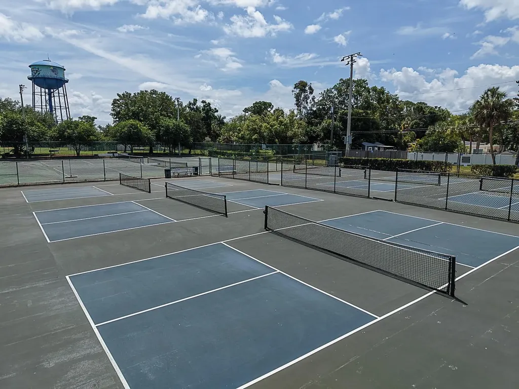 800 18th Avenue N St Petersburg FL 33704