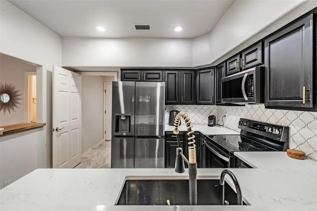 902 Woodbridge Court Safety Harbor FL 34695