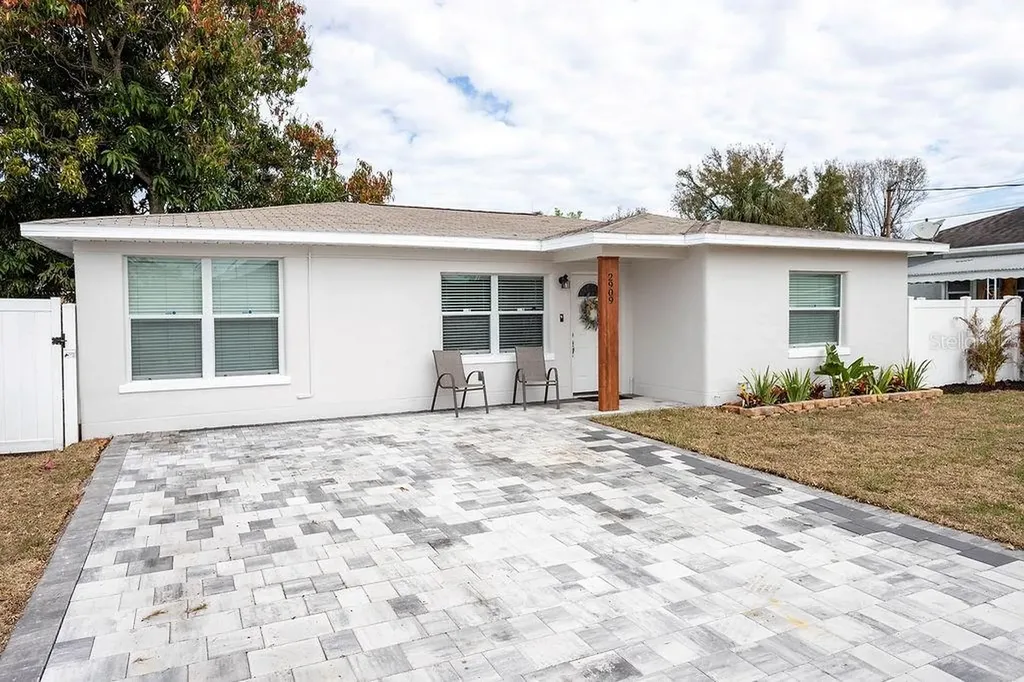 2909 W Dewey Street Tampa FL 33607