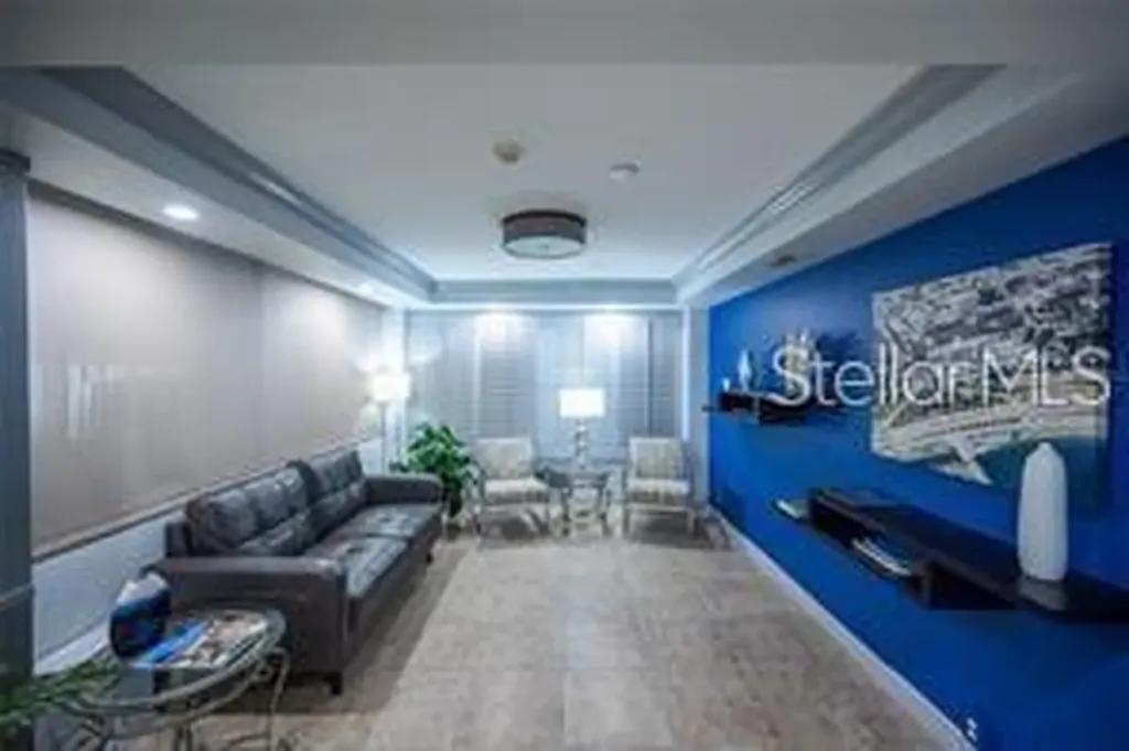 33 S Gulfstream Avenue Sarasota FL 34236