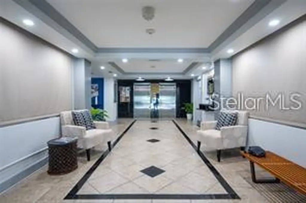33 S Gulfstream Avenue Sarasota FL 34236