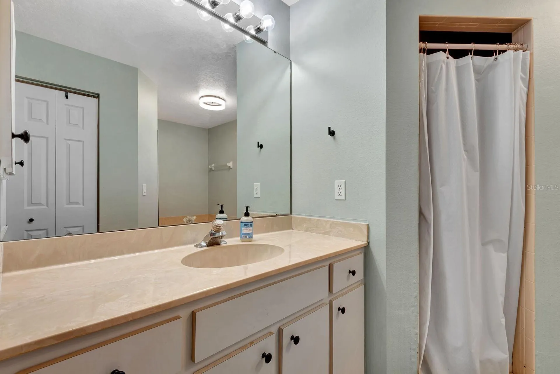 810 Mcarthur Avenue Sarasota FL 34243