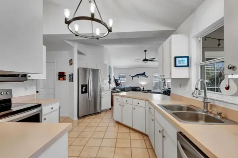 810 Mcarthur Avenue Sarasota FL 34243