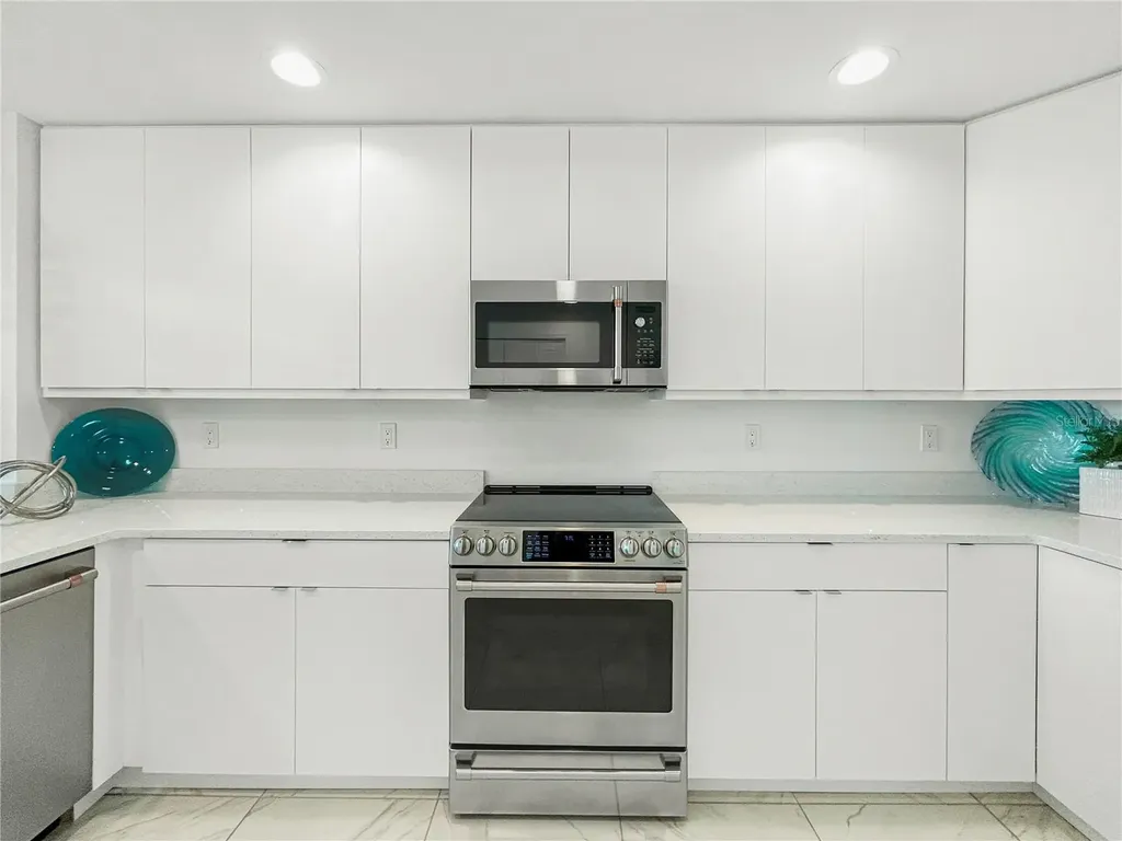 125 Island Way Clearwater Beach FL 33767