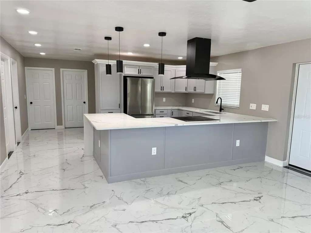715 65th Avenue Drive W Bradenton FL 34207