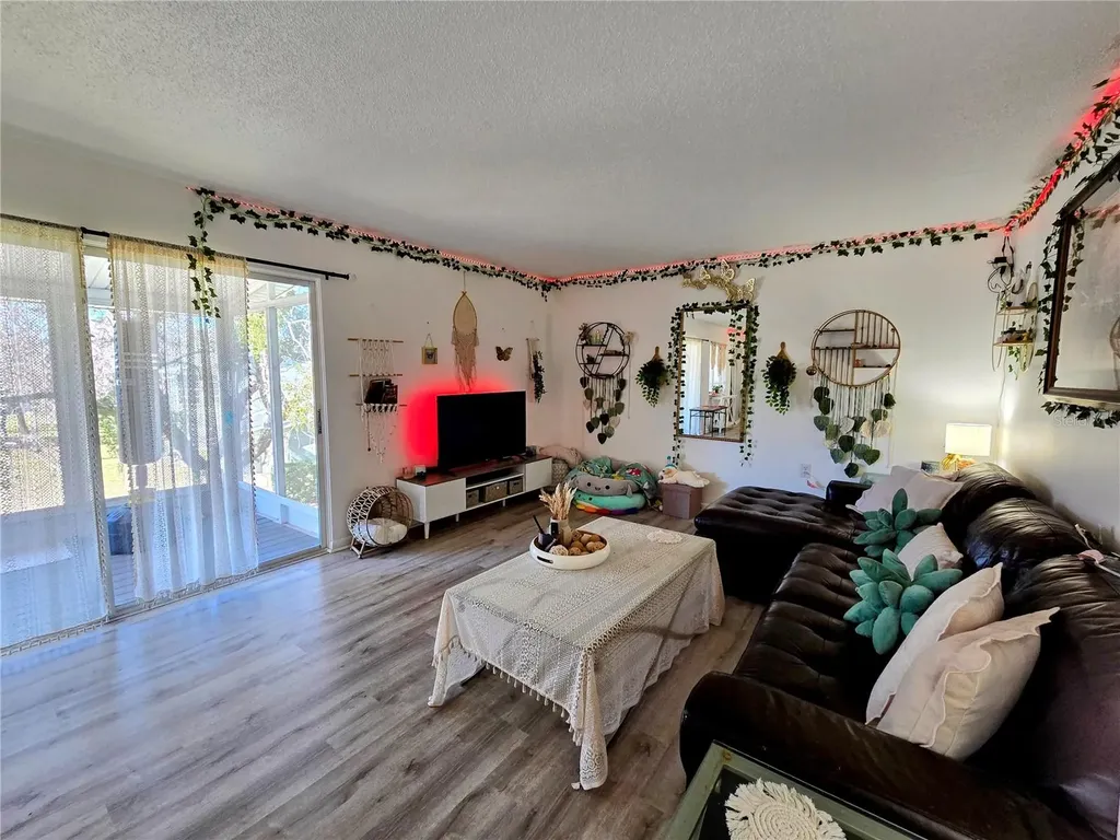 633 Silver Pass Ocala FL 34472