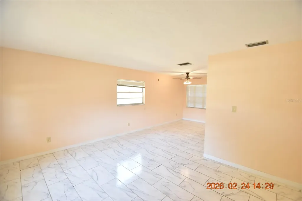 5028 16th Street Zephyrhills FL 33542