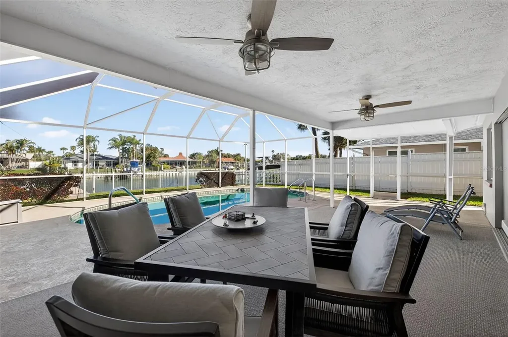 3927 48th Avenue S St Petersburg FL 33711