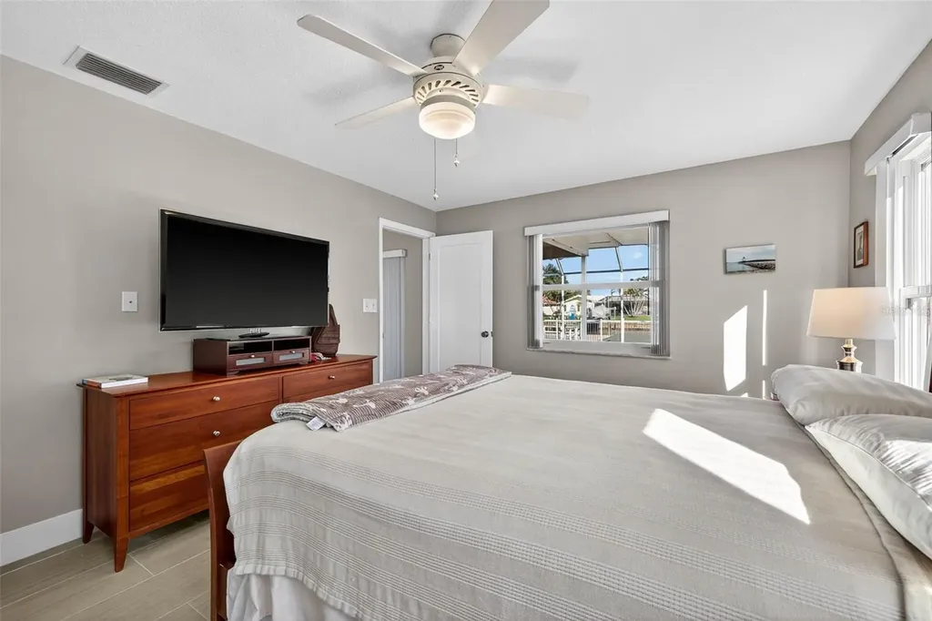 3927 48th Avenue S St Petersburg FL 33711