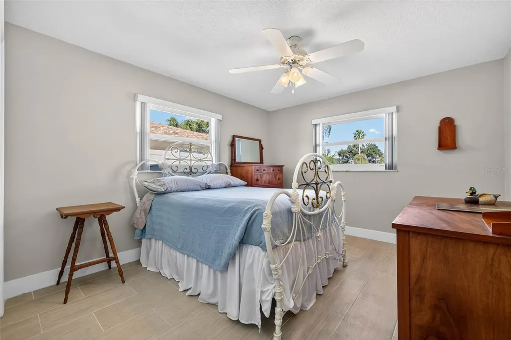 3927 48th Avenue S St Petersburg FL 33711