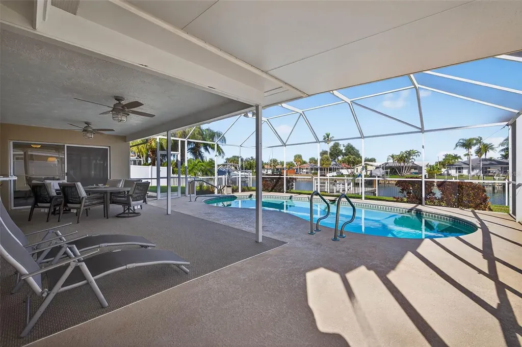 3927 48th Avenue S St Petersburg FL 33711