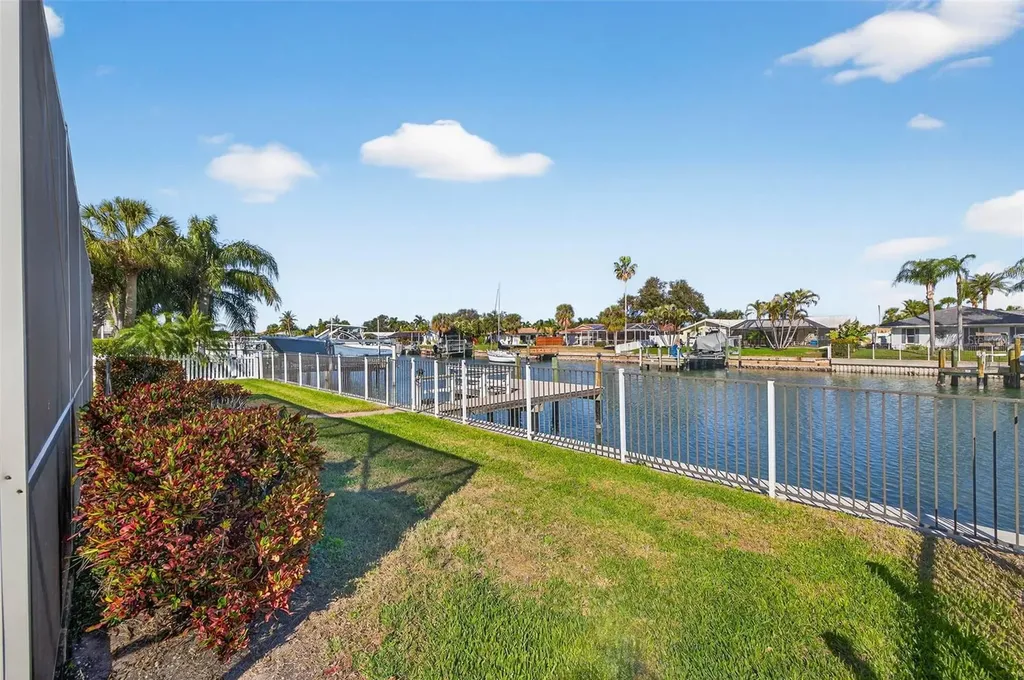 3927 48th Avenue S St Petersburg FL 33711