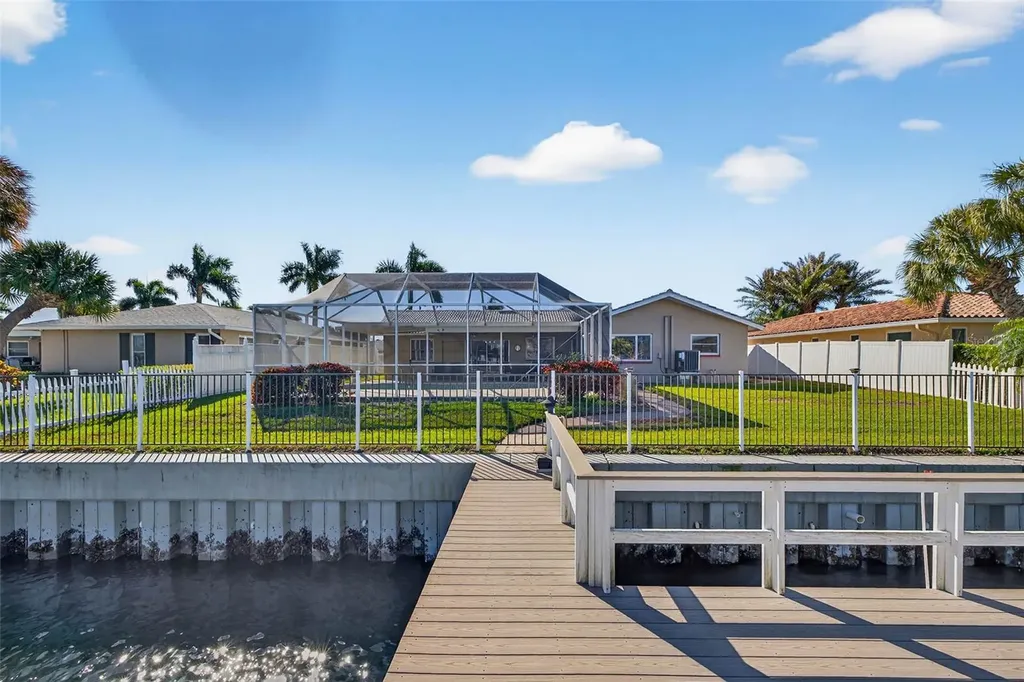 3927 48th Avenue S St Petersburg FL 33711