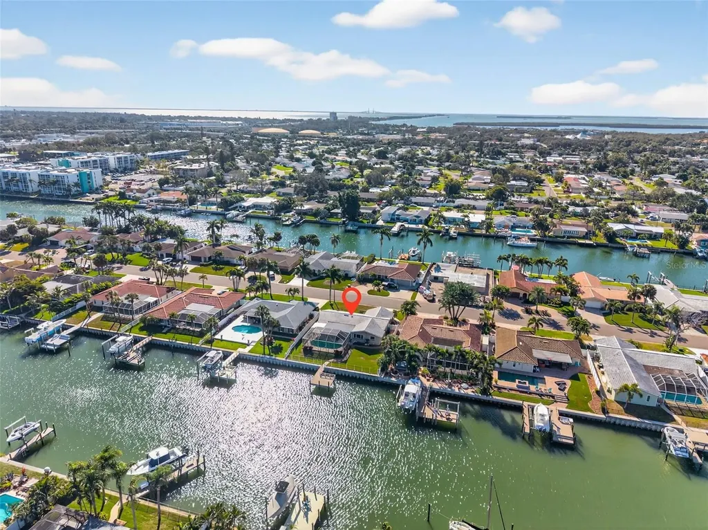 3927 48th Avenue S St Petersburg FL 33711