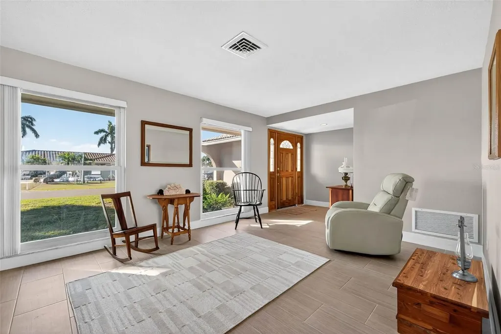 3927 48th Avenue S St Petersburg FL 33711