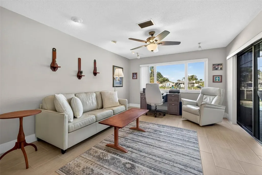 3927 48th Avenue S St Petersburg FL 33711