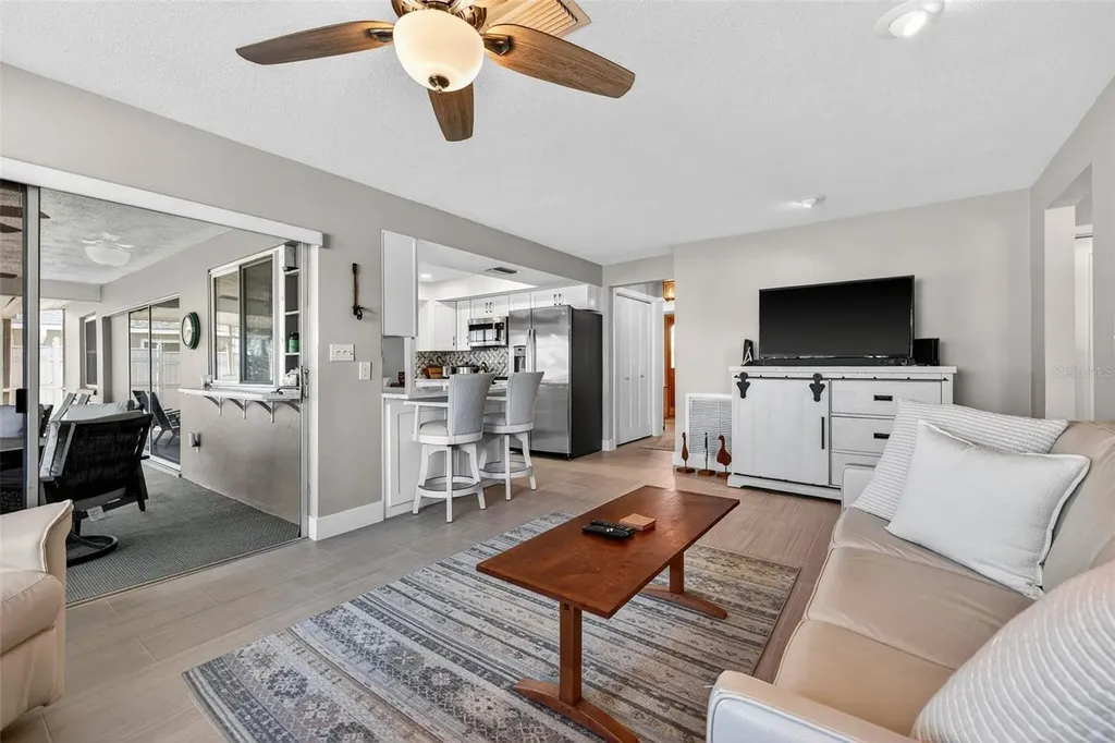 3927 48th Avenue S St Petersburg FL 33711
