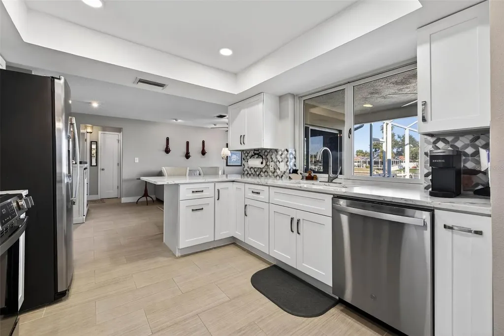 3927 48th Avenue S St Petersburg FL 33711