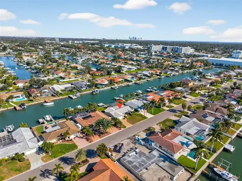 3927 48th Avenue S St Petersburg FL 33711