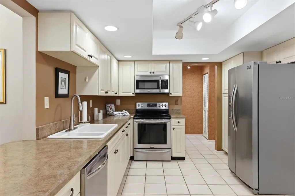 5462 Crestlake Boulevard Sarasota FL 34233