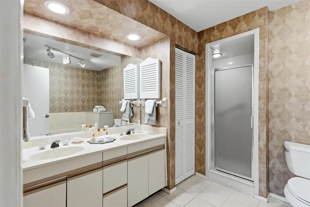 5462 Crestlake Boulevard Sarasota FL 34233